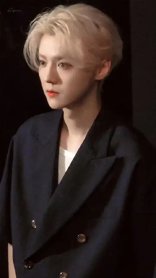 被鹿晗帅到/美到是一件很正常的事情.  #鹿晗骨相