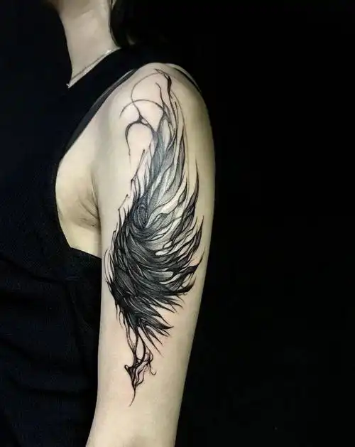 羽纹身图片_手臂水墨纹身图案