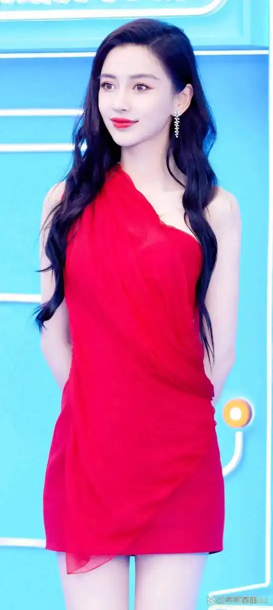 杨颖穿那红裙礼服亮相简直惊艳四座太漂亮了