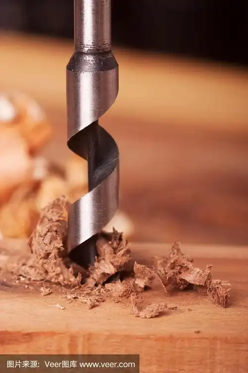 螺旋钻头钻木材