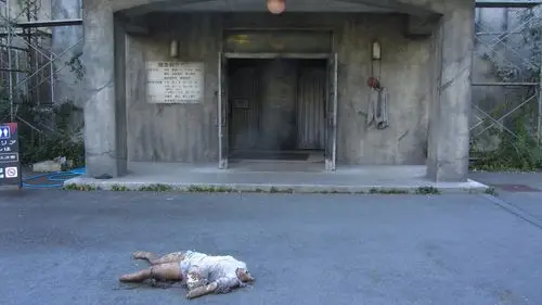 确实恐怖,但是经过到处散布的关于这个鬼屋的文章(好多年前人人网