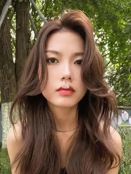 标题素颜必备显白发色奶茶棕