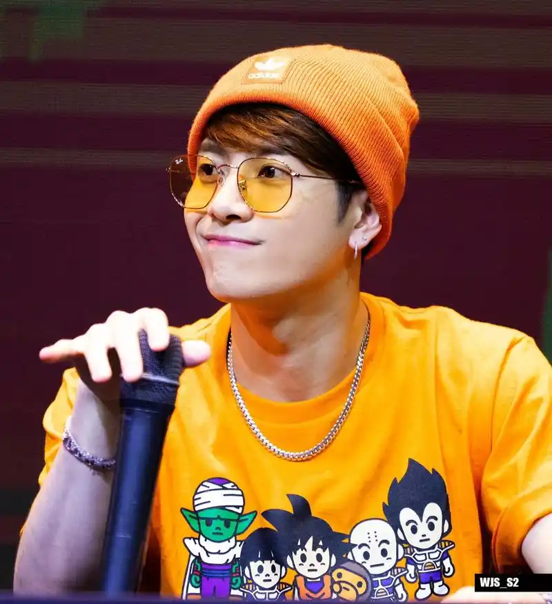 永登浦签售王嘉尔高清饭拍图7p! 承包这个嘟嘟嘴的小可爱