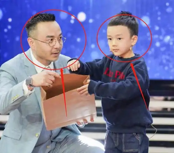 汪涵儿子近照曝光小沐沐五官清秀像爸爸却被指撞脸尼格买提