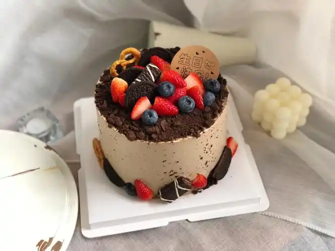 奥利奥草莓蛋糕