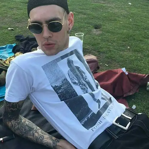 墨镜花臂痞子头像