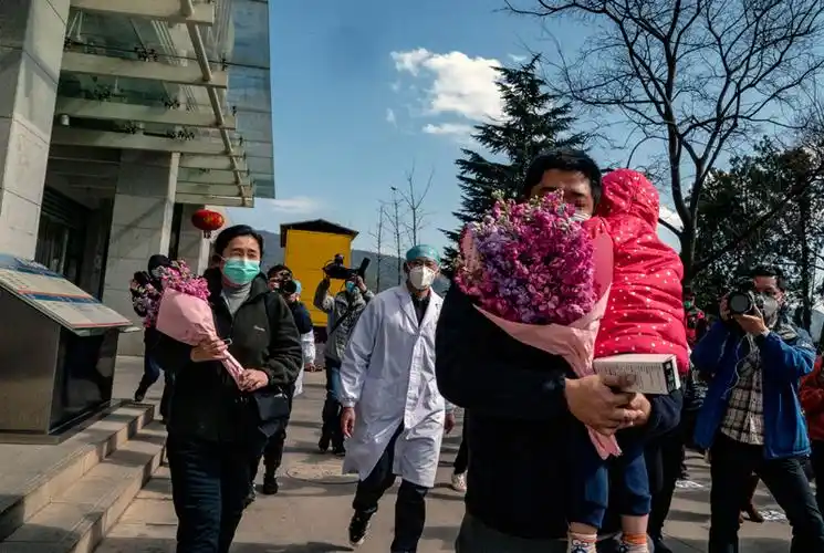 昆明市2名新型冠状病毒感染的肺炎患者康复出院