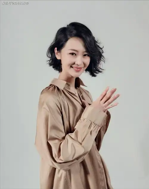 提起演员曲栅栅的名字,或许有人不熟悉,但看过《狂飙》的人对"程程"