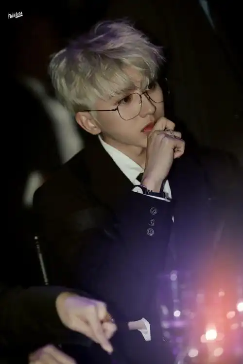 蔡徐坤高中留学旧照##蔡徐坤凌晨晒工作花絮