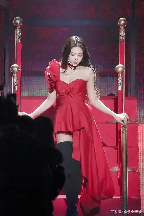 金智妮跳舞最美瞬间大合集,各种风格都能驾驭,很吃她的猫咪长相