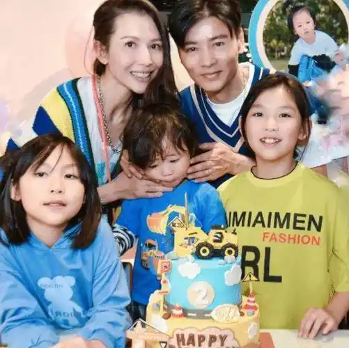 原创蔡少芬儿子2岁生日宴全场15个孩子太热闹郑恺苗苗合体秀恩爱