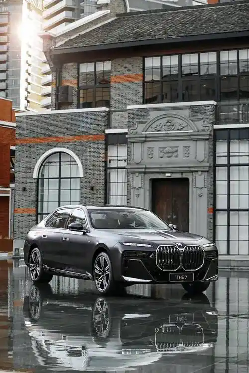 施华洛世奇水晶大灯,后排8k私人影院,全新宝马7系豪气太逼人