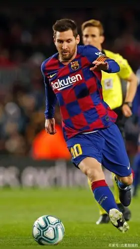 球王贝利是二十世纪最伟大的足球明星之一,西班牙队曾掀起狂潮