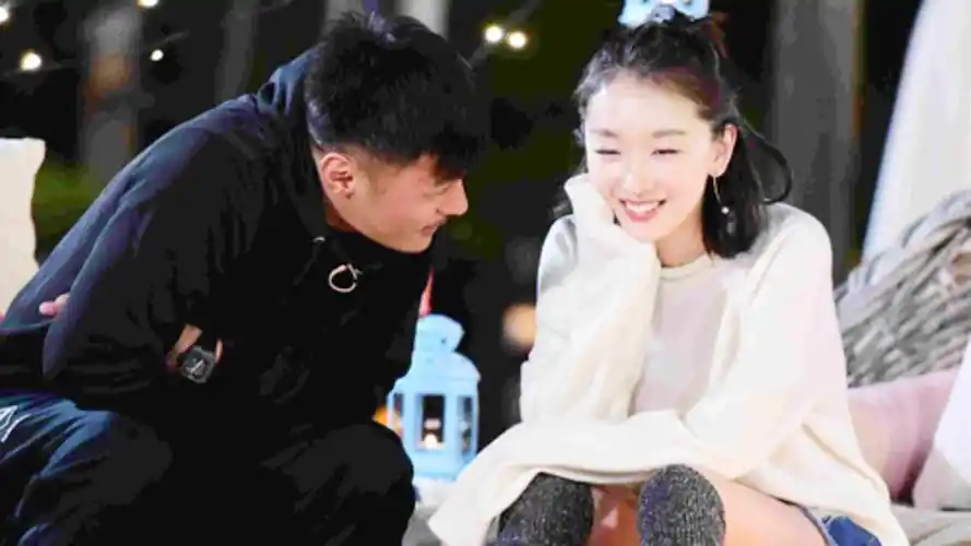 《我们相爱吧 第2季》第8期:结婚狂余文乐逼婚 周冬雨追问情史_综艺