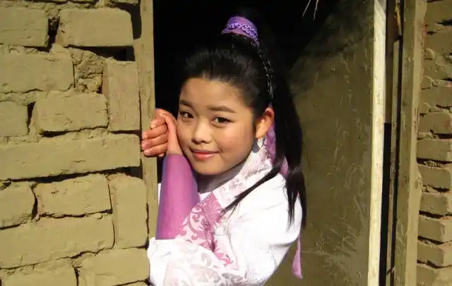 王莎莎拥有非常美好的童年,可是长大的演艺事业并不顺利