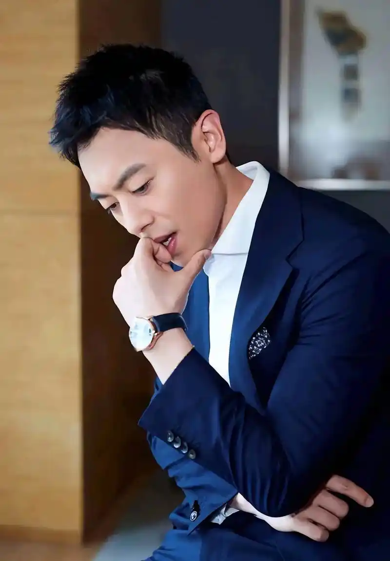 朱亚文精品壁纸#朱亚文 #魅力十足 #穿着得体是一种生活态度 - 抖音