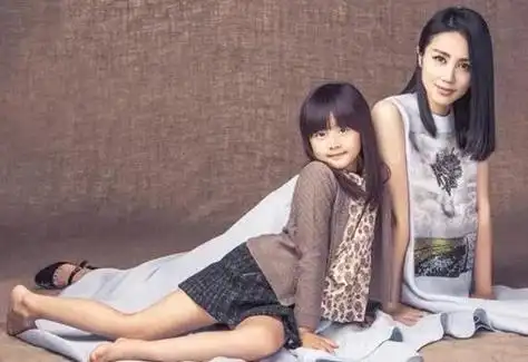 演员黄磊,娶小5岁孙莉,女儿成他的骄傲,儿子是他心病