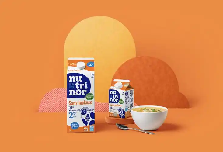 户外广告设计停车厅海报冷鲜运输车年轻化/扁平插画感的饮品包装创意