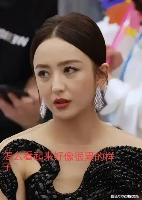 佟丽娅怎么突然老成这样?脸肿皱纹多!眼神凶狠,太吓人