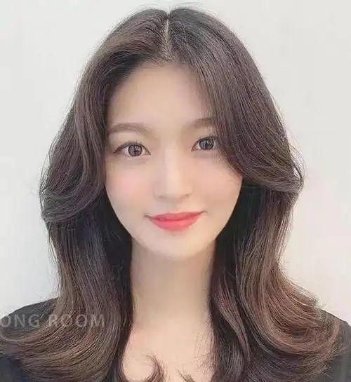 2021最洋气的卷发,巨显清爽清纯的卷发_发型造型_宝妈时尚生活网