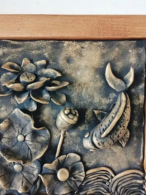 孩子们的粘土仿铜浮雕画!