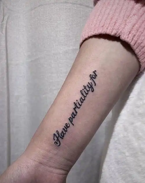 字母纹身图片_手部纹身图案