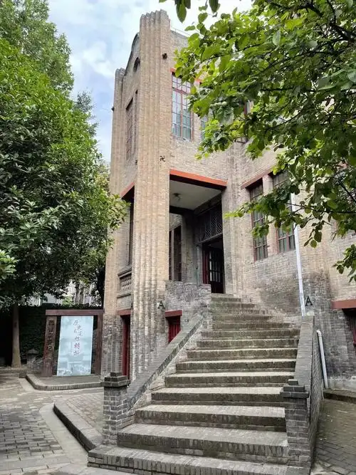 西安市中医医院党支部赴张学良将军公馆开展主题党日活动