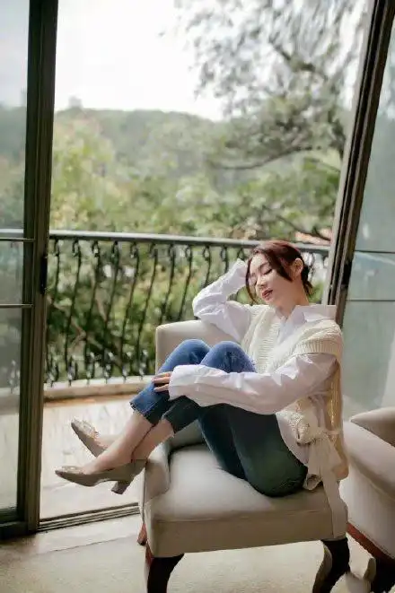 袁姗姗形象"不保",无惧舆论压力穿耐克秀自拍,光嘴上喊抵制?