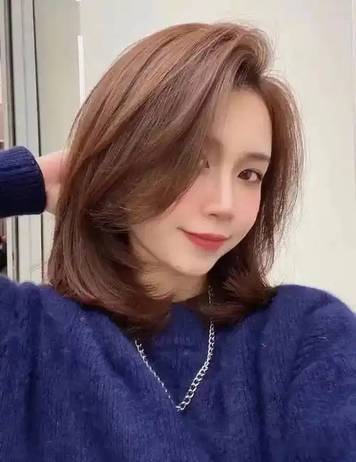 2021年流行 "中发碎剪"_发型