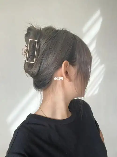 阳光下的奶奶灰发色06