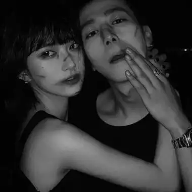 2024最新高冷完美黑白情侣头像