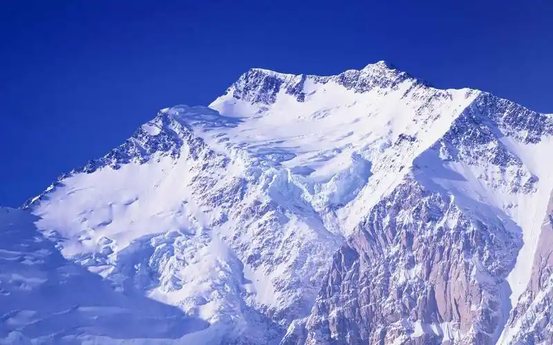 青藏高原唯美雪山风景图片桌面壁纸