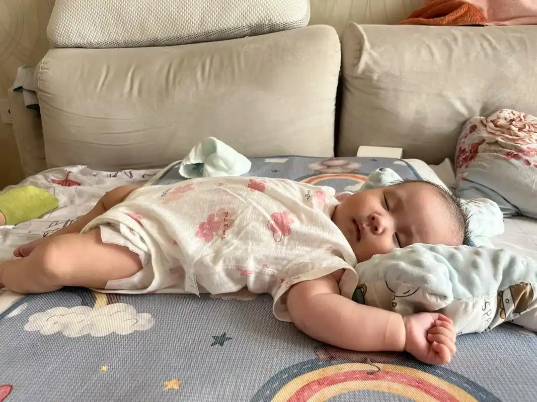 宝宝四个多月了,从出生到现在,128 天,每天除了哄孩子睡觉,拍睡