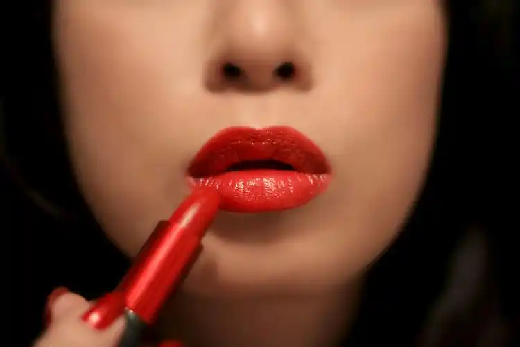 怎么涂口红好看经验告诉你该这样