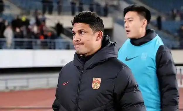 34岁艾克森失误致丢球,名记:中超 国脚生涯仅剩2个月救赎|国足|津门虎