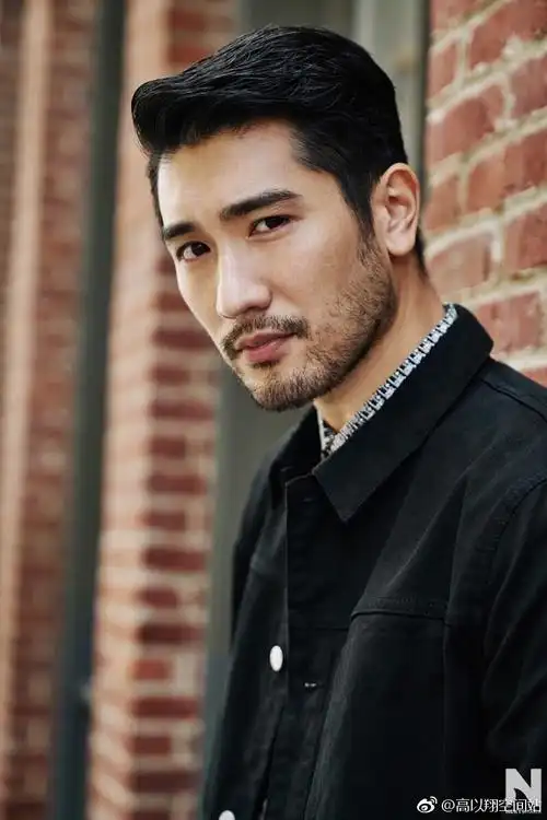 高以翔亚洲白马王子如何巧妙应对成长中的种族问题