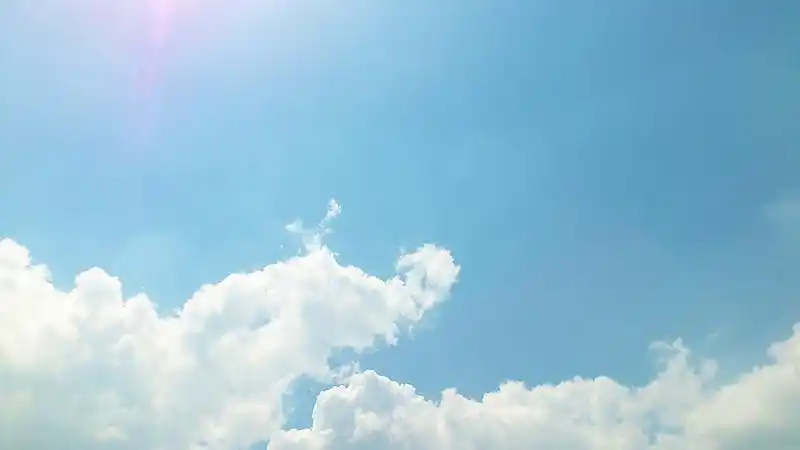 蓝天白云阳光明媚