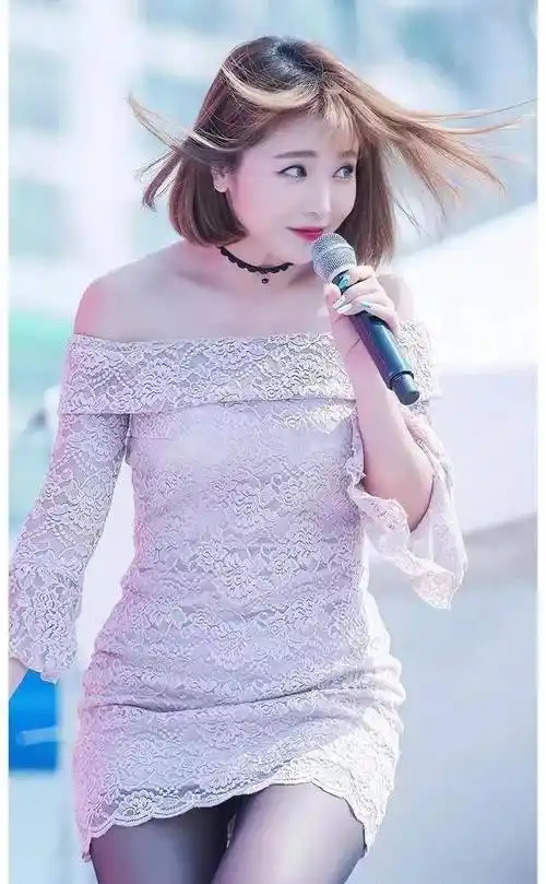 "微胖女神"洪真英,身材诱人,又美又清纯,网友:非她不娶_舞台_笑容