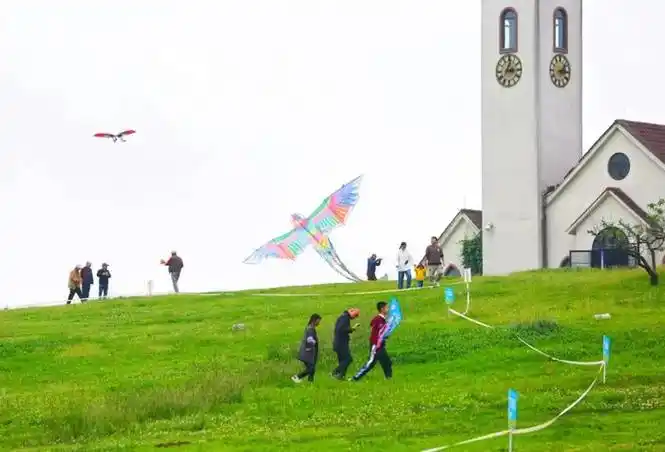 爽爽贵阳·爽游贵安丨云漫湖,"风筝 音乐",带来视觉与