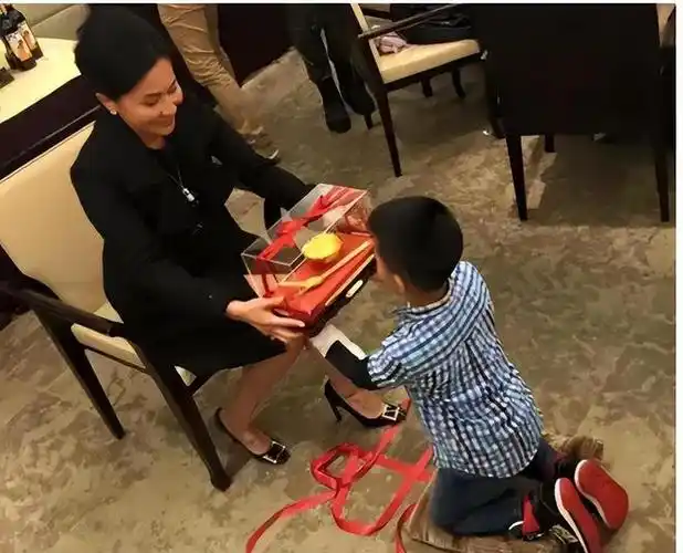 回顾刘嘉玲被绑架的那三个小时里到底经历了什么如今过得怎样