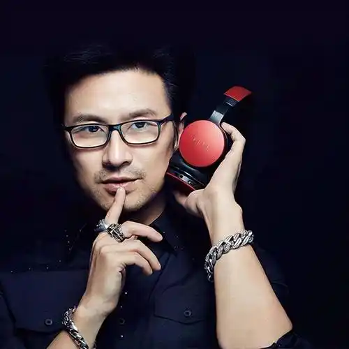 51岁汪峰事业爱情双丰收?