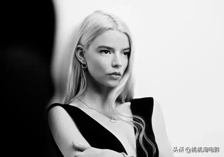 组图后翼弃兵女星安雅泰勒乔伊复古浓妆风杂志大片