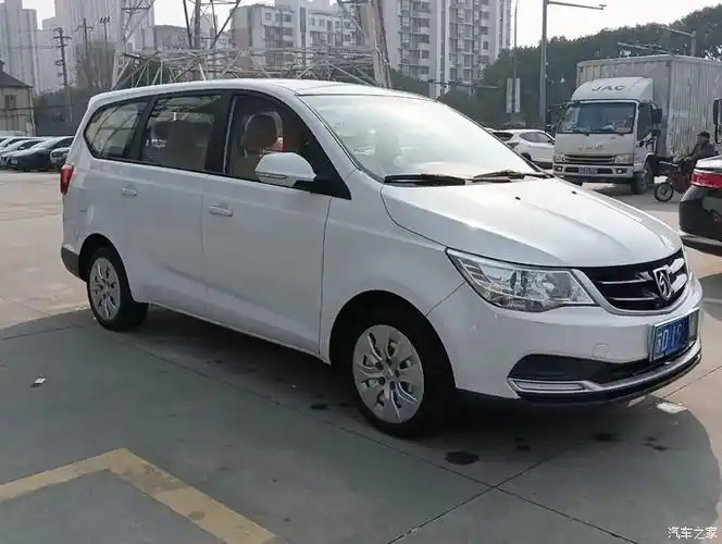 新到店17年宝骏73015l手动7座个人一手车原版原