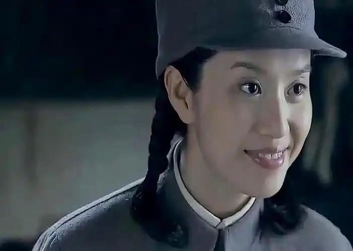 雪豹坚强岁月:小雨说喜欢周卫国,陈怡一下愣住了,他不是我的吗