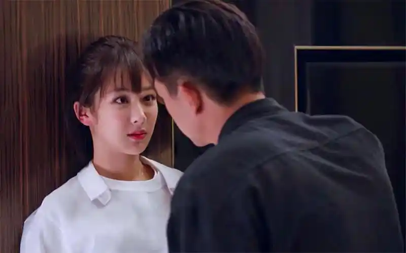 杨紫李现"吻戏"为何只拍上半身?当镜头往下移,网友笑出猪叫声