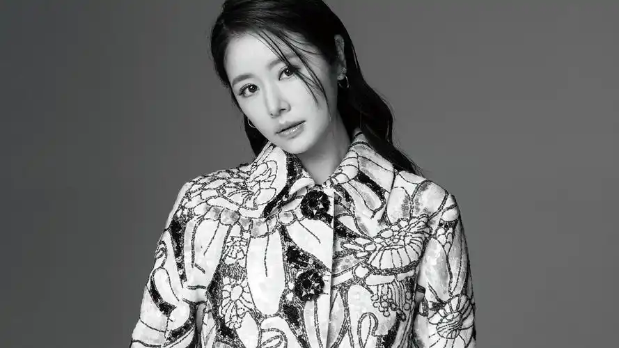 林心如悦己杂志黑白写真明星风尚壁纸