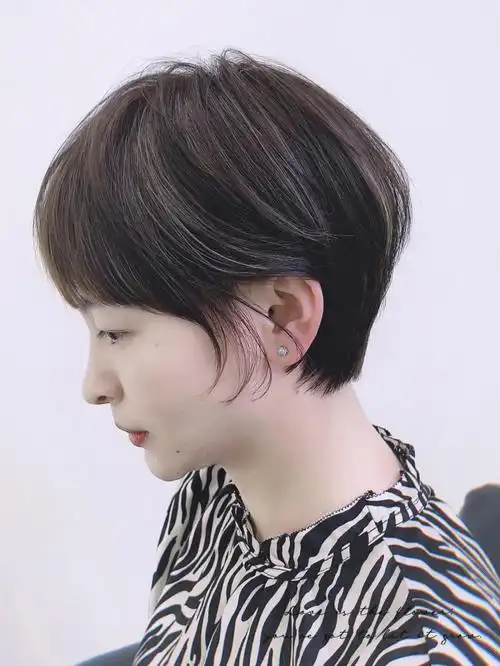 但是发型依然在线,可萝莉风,也可御姐风#短发造型  #女生短发发型