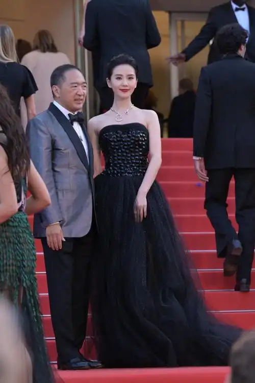 刘诗诗亮相戛纳红毯##刘诗诗东方美貌