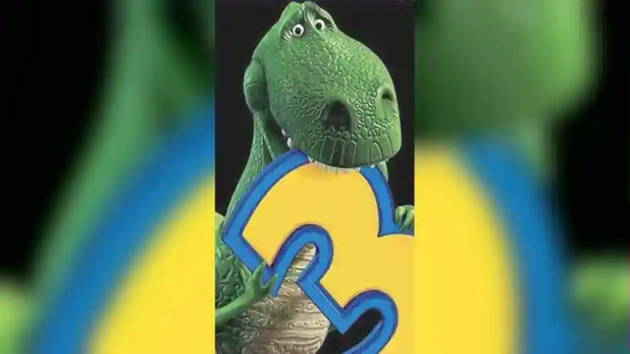 玩具总动员抱抱龙咬了一个3字样的号码牌