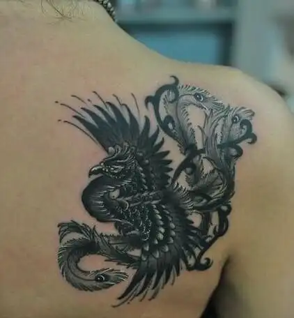 类别:凤凰纹身图案 标签: 凤凰纹身图案